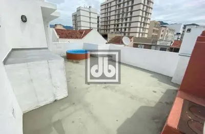 Julio bogoricin vende casa de vila composta por 06 quartos, sendo 03 suítes, espaço ao ar livre, excepcional.