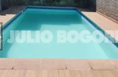 Casa linear no engenho de dentro- venda- varanda- 4 quartos com 2 suítes- 2 salas- piscina- quintal - área gourmet- 2 vagas!!!