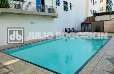 Apartamento á venda: méier, 2 varandas, sala, 2 quartos, banheiro social, cozinha com armários planejados, área de serviço, dependência de empregada e 1 vaga demarcada.