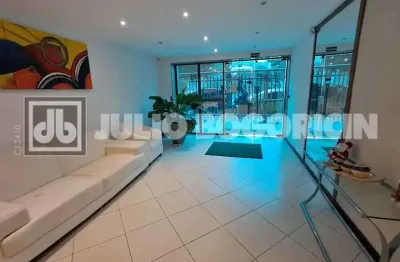 Méier-rua afonso arinos - 1 varanda -2 quartos com dependência revertida 3 quarto -1 suíte-1vaga