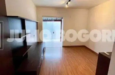 Ótima localização , apto térreo, quarto , sala , varandão , prox. Ao metô