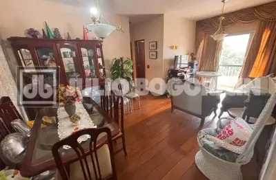 Apartamento com 2 quartos - 2 varandas- Vaga - Rua Oliveira - Junto Dias da Cruz