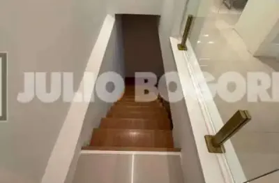 Linda casa de vila toda modernizada, 3 quartos, suíte , 2 vagas
