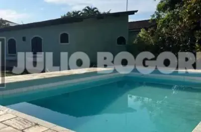 Casa em condomínio fechado com 3 quartos à venda na rua doutor joão valentim tavares, piratininga, niterói, 1300 m2 por r$ 690.000