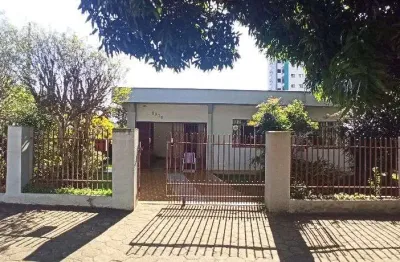 Casa com 3 dormitorios - bairro centro - cascavel pr
