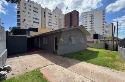 Casa com 3 quartos para alugar no Centro, Cascavel 