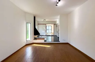 Sobrado reformado com 3 dorms | condomínio colinas | são josé dos campos - sp