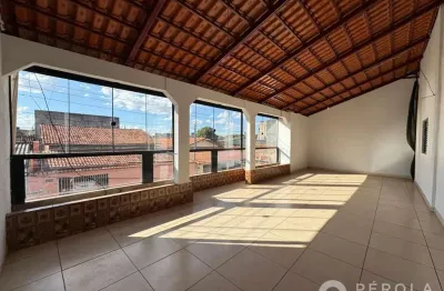 Sobrado com dois apartamentos e uma casa em chácara do governador  -  goiânia