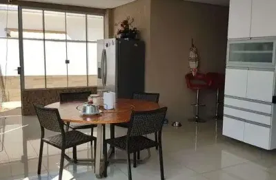 Casa sobrado de condominio em jardins madri  -  goiânia