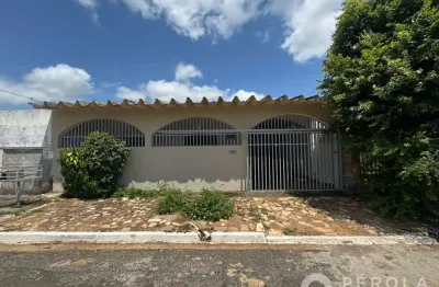 Casa com 3 quartos para alugar na Rua R 3, Vila Itatiaia, Goiânia