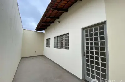 Casa nº 02, 02 quartos, av 24 de outubro, setor campinas.