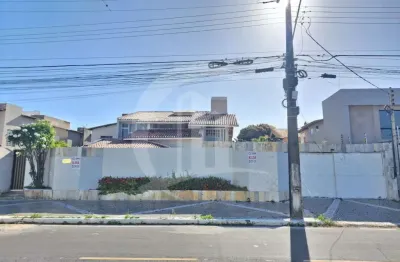 Casa com armários em ótima localização no bairro coroa do meio.