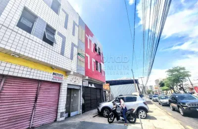 Prédio a venda com 3 pontos comerciais e 8 apartamentos na av. hermes fontes