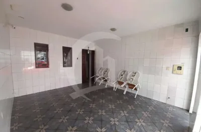 Excelente casa de médio padrão a venda no bairro siqueira campos, lado sombra predominante.