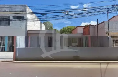 Casa comercial com 270m, com 3 quartos , sala, cozinha e wc, para uso exclusivamente para comercio na atalaia.