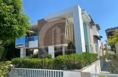 Casa à venda em condomínio fechado com 400m² bairro aruana