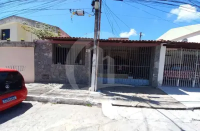 Excelente casa de médio padrão a venda no bairro suiça, lado sombra predominante.