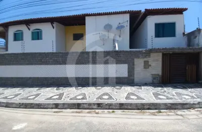 Excelente casa de alto padrão a venda no bairro atalaia, lado sombra predominante.