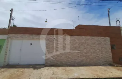 Casa com piscina em ótima localização no bairro mosqueiro.