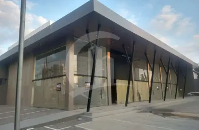 Loja comercial com pé direito duplo para locação no bairro coroa do meio