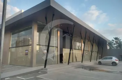 Loja comercial de esqueina  com pé direito duplo para locação no bairro coroa do meio