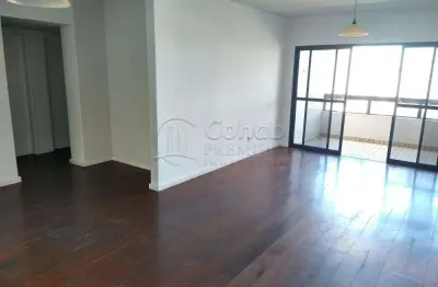 Amplo apartamento no condomínio rembrandt, próximo à igreja de são josé!