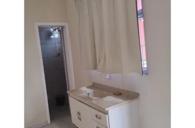 Casa 1: kitnet compacta e moderna
casa 2: quarto e cozinha bem acabado 