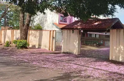 Sobrado para Venda em Campo Mourão, Jardim Flórida, 3 dormitórios, 1 suíte, 2 banheiros, 2 vagas