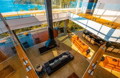 Casa moderna em ubatuba com 4 suítes- ambiente climatizado toda mobiliada