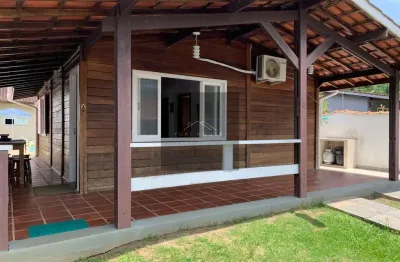 Impecável casa à venda em ubatuba-sp, bairro toninhas: 2 quartos, 1 sala, 1 banheiro, 2 vagas, 108m². venha conferir!