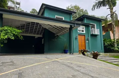 Casa em Condomínio de Luxo em Domingas Dias, Ubatuba-SP - 4 Suítes, 3 Salas, 7 Banheiros, 4 Vagas - 350m². 100m da praia