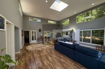 Casa em condomínio de luxo na lagoinha, ubatuba-sp: 3 quartos, 1 suíte, 3 salas, 2 banheiros, 2 vagas - 200m²