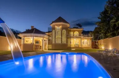 Luxuosa casa em condomínio à venda em ubatuba-sp, praia dura: 6 quartos, 6 suítes, 3 salas, 6 banheiros, 4 vagas de garagem, 600m².