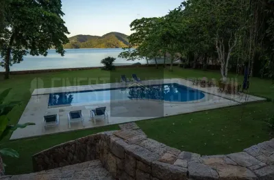 Casa na praia domingas dias, em frente o mar com 5 suítes