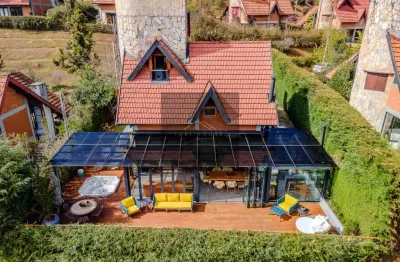 Casa de luxo em condomínio na vila jaguaribe, campos do jordão-sp: 3 quartos, 3 suítes, 3 salas, 3 banheiros, 3 vagas, 220m².
