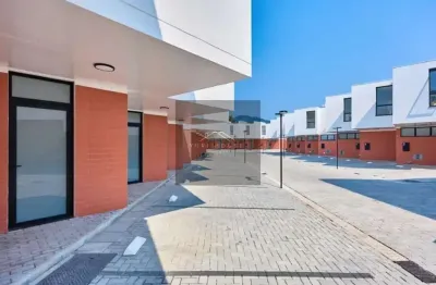 Casa de alto padrão em condomínio no Itagua, Ubatuba-SP: 3 quartos, 3 suítes, 2 salas, 4 banheiros, 2 vagas.