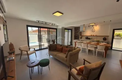 Casa moderna no Condomínio Pedra Verde, Ubatuba-SP: 4 Quartos, 4 Suítes, 2 Salas, 5 Banheiros, 161m². Venha Conferir!