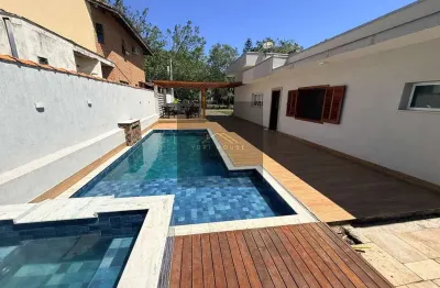 Casa de luxo em condomínio na lagoinha, ubatuba-sp: 3 quartos, 2 suítes, 3 salas, 4 banheiros, 4 vagas de garagem, 180m².