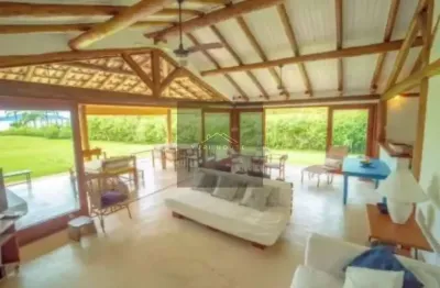 Casa em Condomínio de Luxo em Praia brava do sul, Ubatuba-SP - 3 quartos, 2 suítes, 2 salas, 3 banheiros, 6 vagas de garagem - 170m²