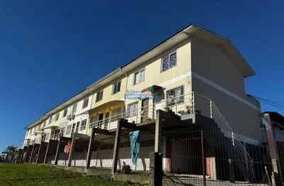 Sobrado triplex com 02 quartos 66m2 no parque oásis rua principal do bairro