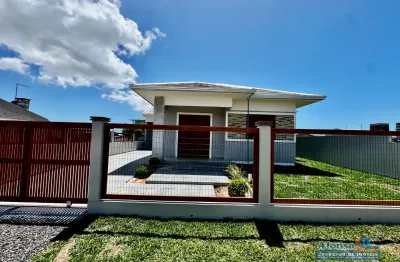 Casa nova e moderna com terreno inteiro a 500 metros da praia em arroio do sal
