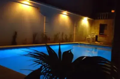 Linda casa com piscina 3 dormitórios sendo 1 suite, oportunidade!