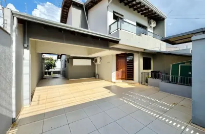 Sobrado na zona leste com 4 suítes com ar condicionado, piscina, churrasqueira e energia solar.