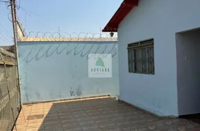 Casa ampla  bem localizada 3 quartos sendo 1 su&iacute;te   quintal 3 vagas de garagem  bairro valorizado