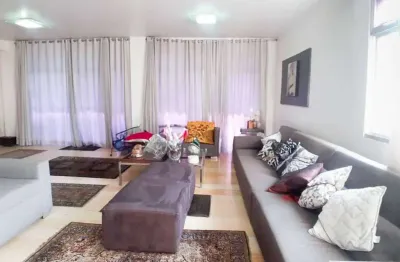 Apartamento à venda com 210 m², 4 quartos e 3 vagas
