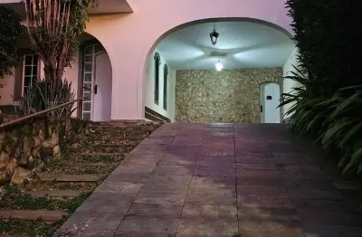 Residencial › casa com 380,00 (m²), 5 quartos e 3 vagas para aluguel