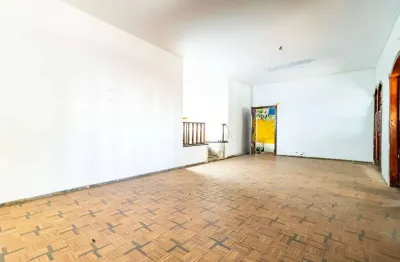 Casa para locação e venda com 270m², 4 quartos e 3 vagas