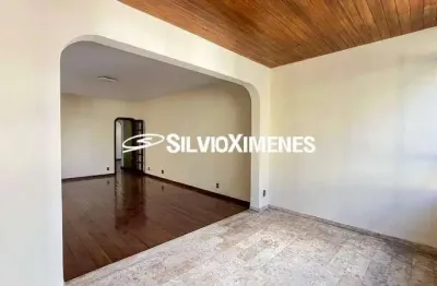 Área privativa à venda com 220m², 4 quartos e 4 vagas