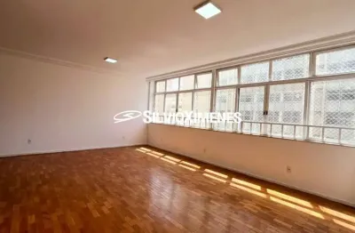 Residencial › Apartamento no Centro com 245,00 (M²), 4 quartos e 2 vagas para Venda