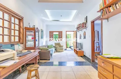 Residencial › Casa no Serra com 350,00 (M²), 3 quartos e 5 vagas para Venda